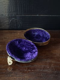 Image 6 of Boîte à bijoux en forme d'oeuf en laiton et os - 1920/1930