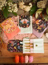 Image 1 of Trousse KOL MOTIF AU CHOIX: Crochet taille M