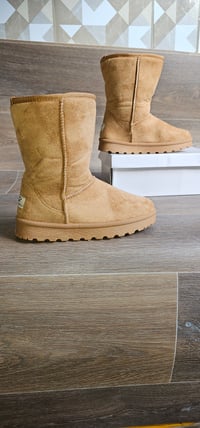 Image 3 of Womns Uxx size 3 only