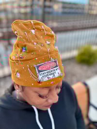 Image 3 of KV BEANIE (sliver chain) GOLD