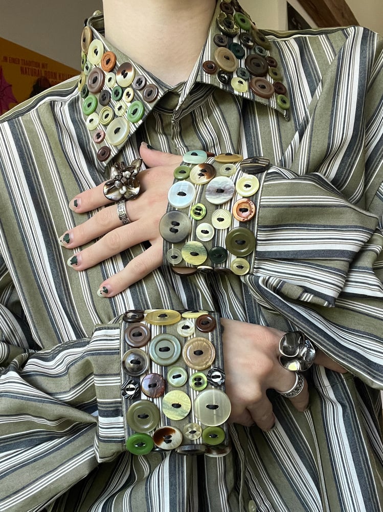 Image of CUTE AS A BUTTON SHIRT #1.3