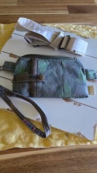 Image 4 of Leaves of Lothlorien phone pocket crossbody 
