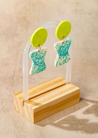 Image 2 of Dappled Hourglass Stud Earrings