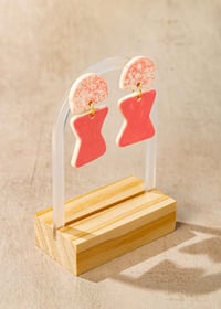Image 4 of Dappled Hourglass Stud Earrings