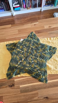 Image 1 of Tree Star - crochet star table rug 
