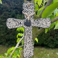 Image 2 of Grande Croix Arrondie petit "Léopard" de Cécile