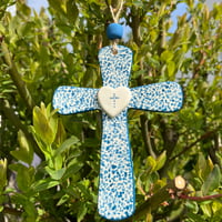 Grande Croix Arrondie avec un Coeur en relief