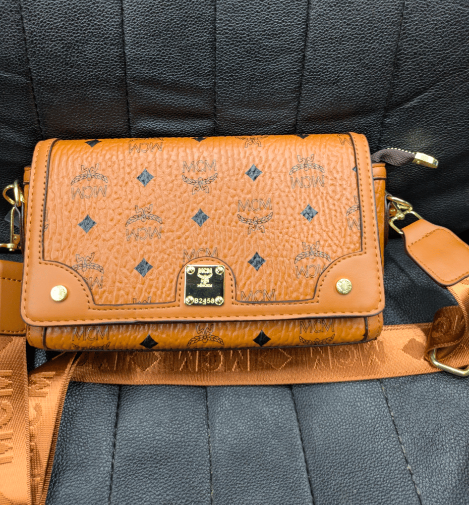 Image of Casey M Clutch