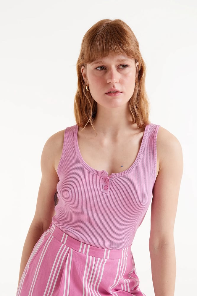 Image of TOP PUNTO BOTONES ROSA