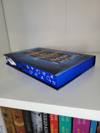 Image 3 of Hardcover Throne of Glass by Sarah J Mass