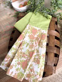 Vintage-Inspired Floral Hanging Kitchen Towel Scarf– Soft Green & Coral Elegance