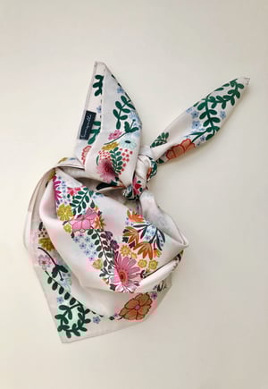 Image of PAÑUELO 100% SEDA MAMÁ II