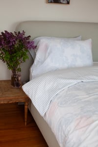 Image 2 of Big Paisley Duvet