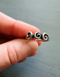Image 4 of sterling silver three rose ring by peaces of indigo