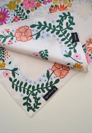 Image of PAÑUELO 100% SEDA MAMÁ II