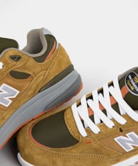 Image 3 of NEW BALANCE_ANDREW REYNOLDS 933 :::BROWN/GREY:::
