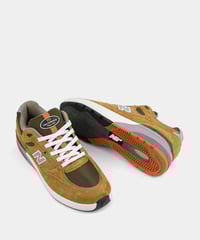 Image 2 of NEW BALANCE_ANDREW REYNOLDS 933 :::BROWN/GREY:::
