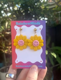 Sunshine daisy earrings 