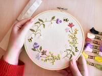 Kit de broderie débutant - La couronne printanière