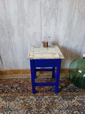 Tabouret coffre Bleu outremer & patine 