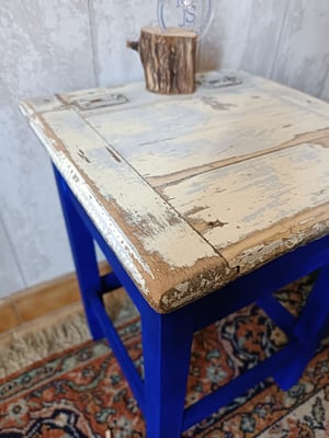 Tabouret coffre Bleu outremer & patine 