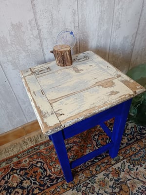 Tabouret coffre Bleu outremer & patine 