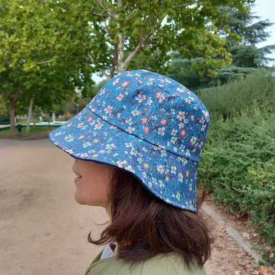 Image of Sombrero impermeable - Flores coral
