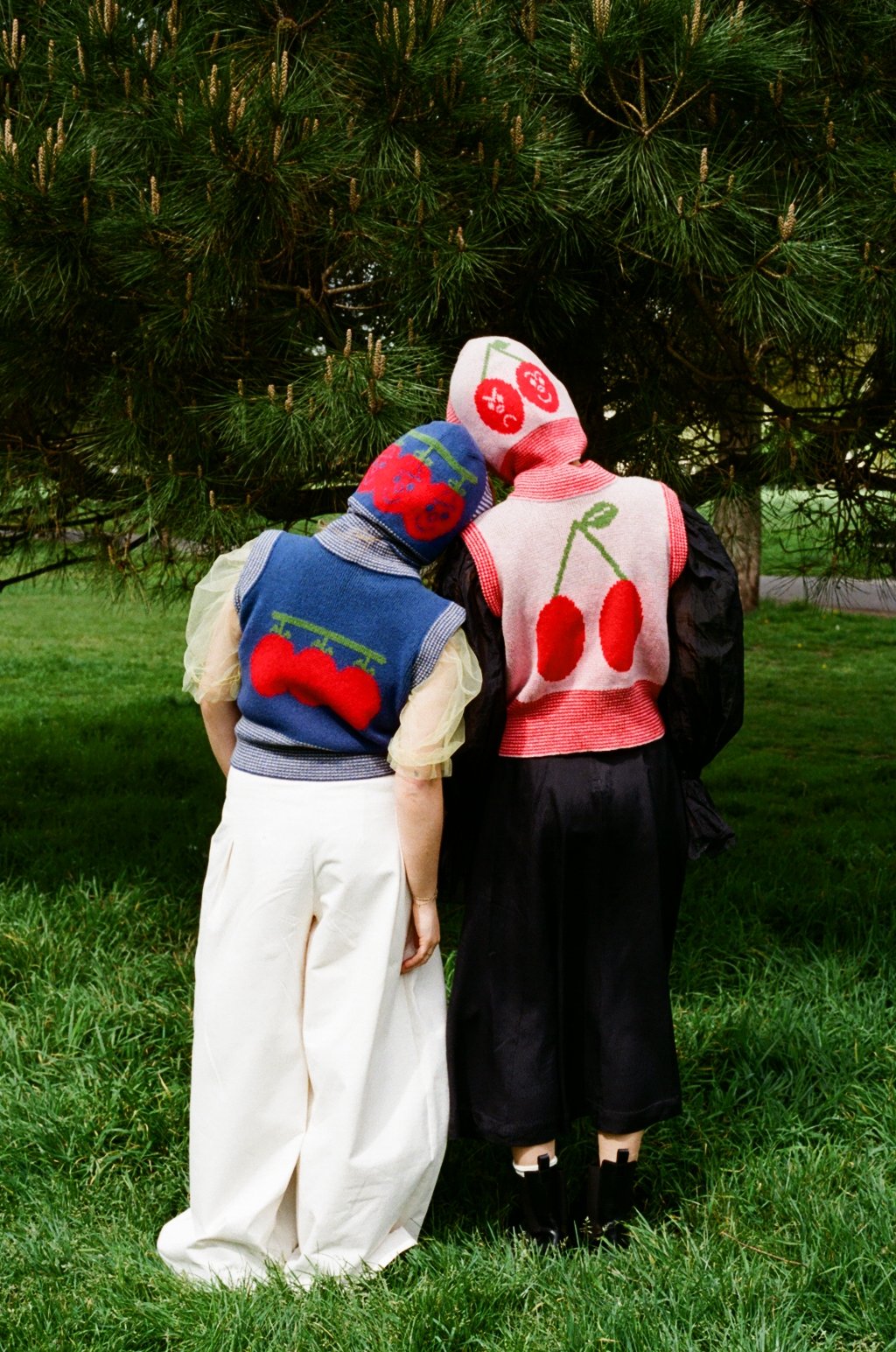 TOMATOES SLEEVELESS KNIT