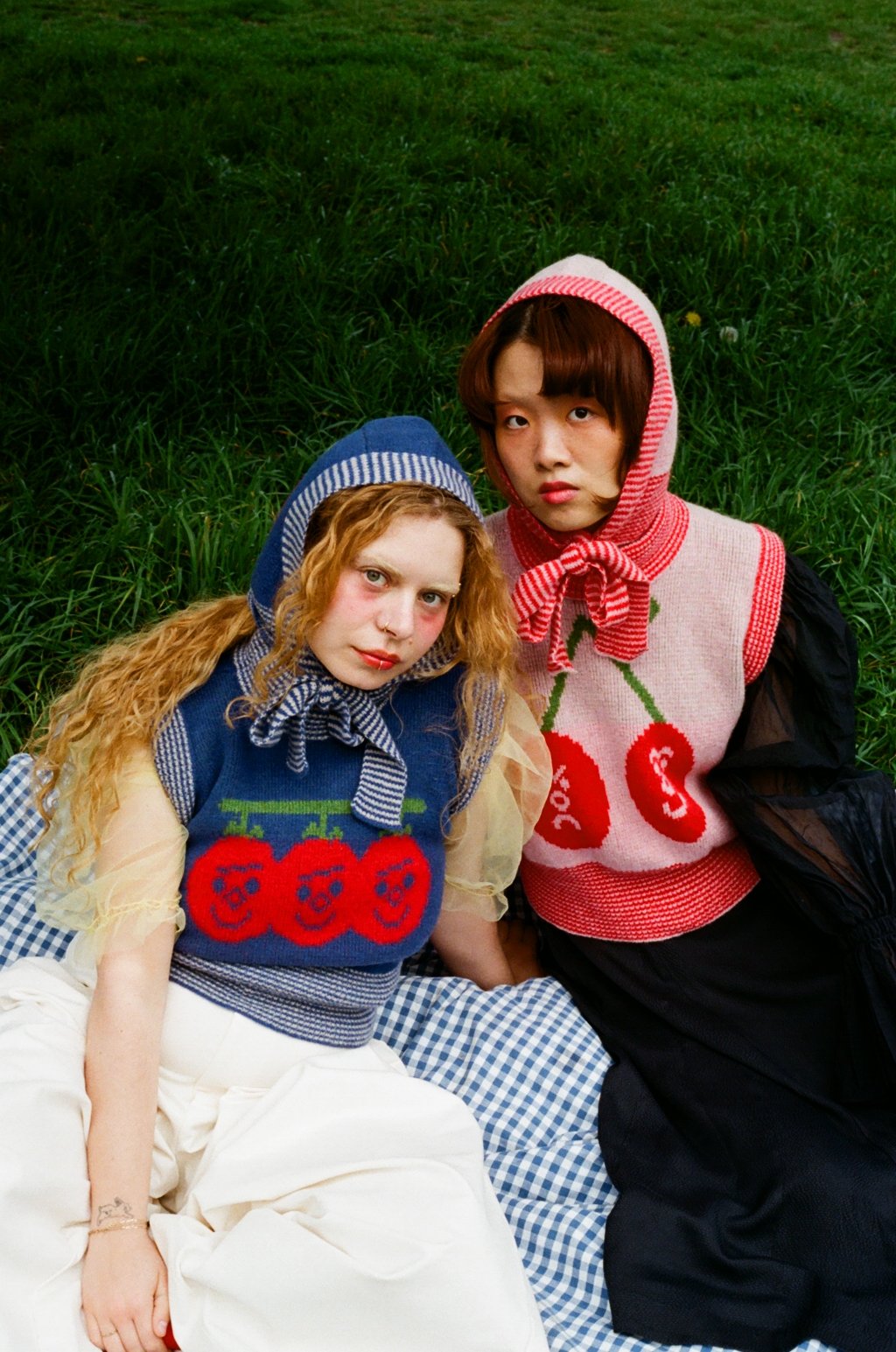 TOMATOES SLEEVELESS KNIT