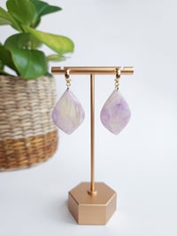 Wisteria Teardrop Puffs