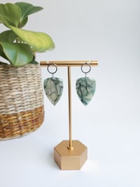 Moss Marble Puff Daggers