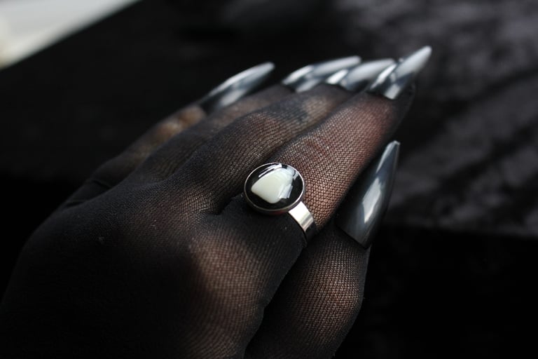 Dead Good single tooth ring