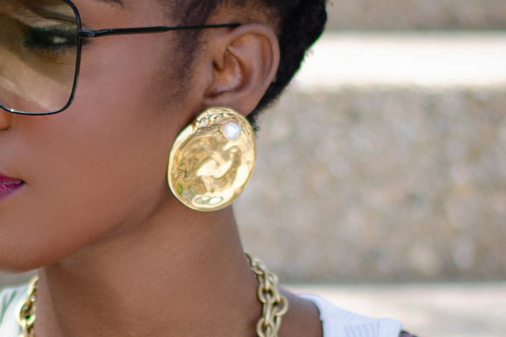 Image of Vintage "The World Is Your Oyster" Gold Tone Earrings