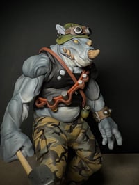 Image 3 of 001/001 CAMO STOCKREADY RESIN ART TOY