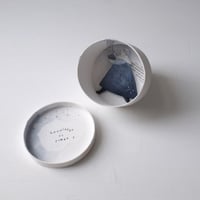 Image 2 of Box Object 'Knowledge is Flower' 木箱オブジェ「知は花なり」