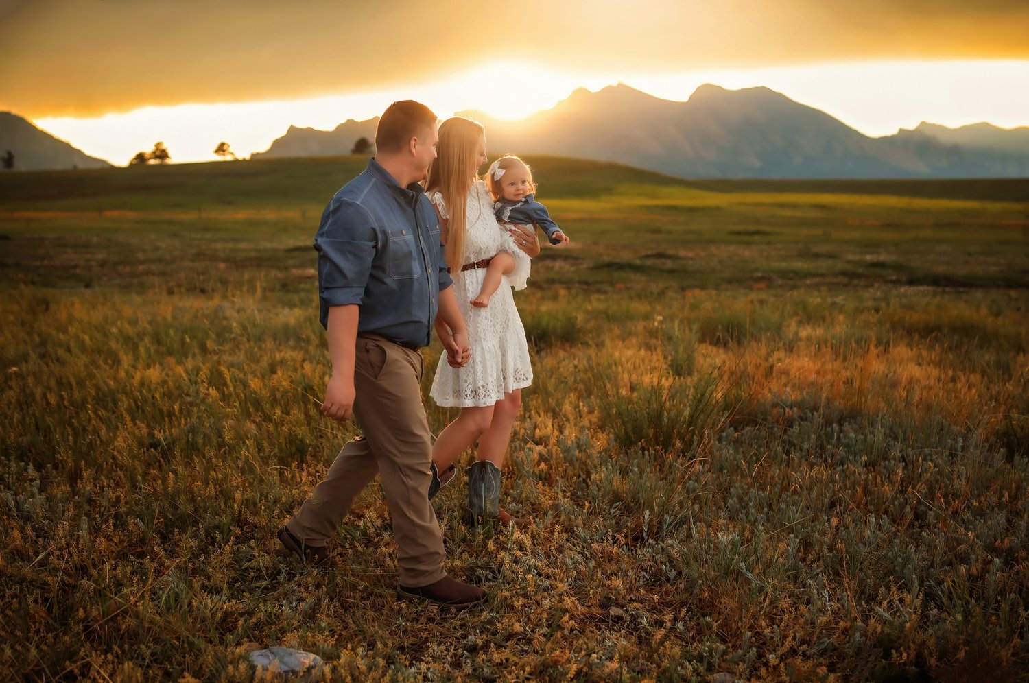 Image of Family Mini Sessions-June 8th-Bobo Trailhead in Boulder(Creek Minis)-$350 with half due upfront