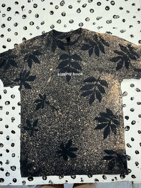 Image of Kissing Book Leaves  Tshirt (black)