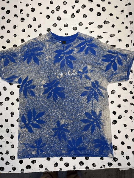 Image of kissing book leaves t-shirt (blue)