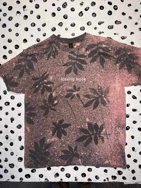 Image of Kissing Book leaves tee shirt (pink & grey)