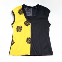 Image 3 of gold yellow black petals courtneycourtney adult size M medium capsleeve tank tee tshirt top shirt