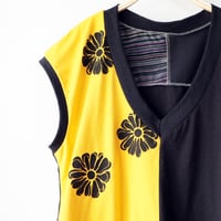 Image 2 of gold yellow black petals courtneycourtney adult size M medium capsleeve tank tee tshirt top shirt