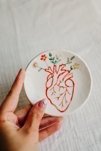 Image 22 of PLATITO/JOYERO ILUSTRADO DECORATIVO, hecho a mano.