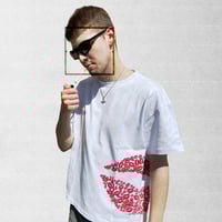 Image 2 of KISS TEE [WHITE PEARL]