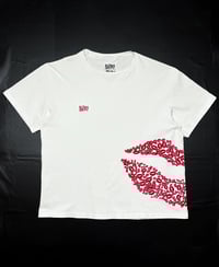 Image 1 of KISS TEE [WHITE PEARL]