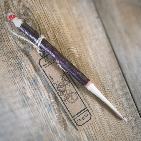 Image of 3.5mm hand carved hook (B7)