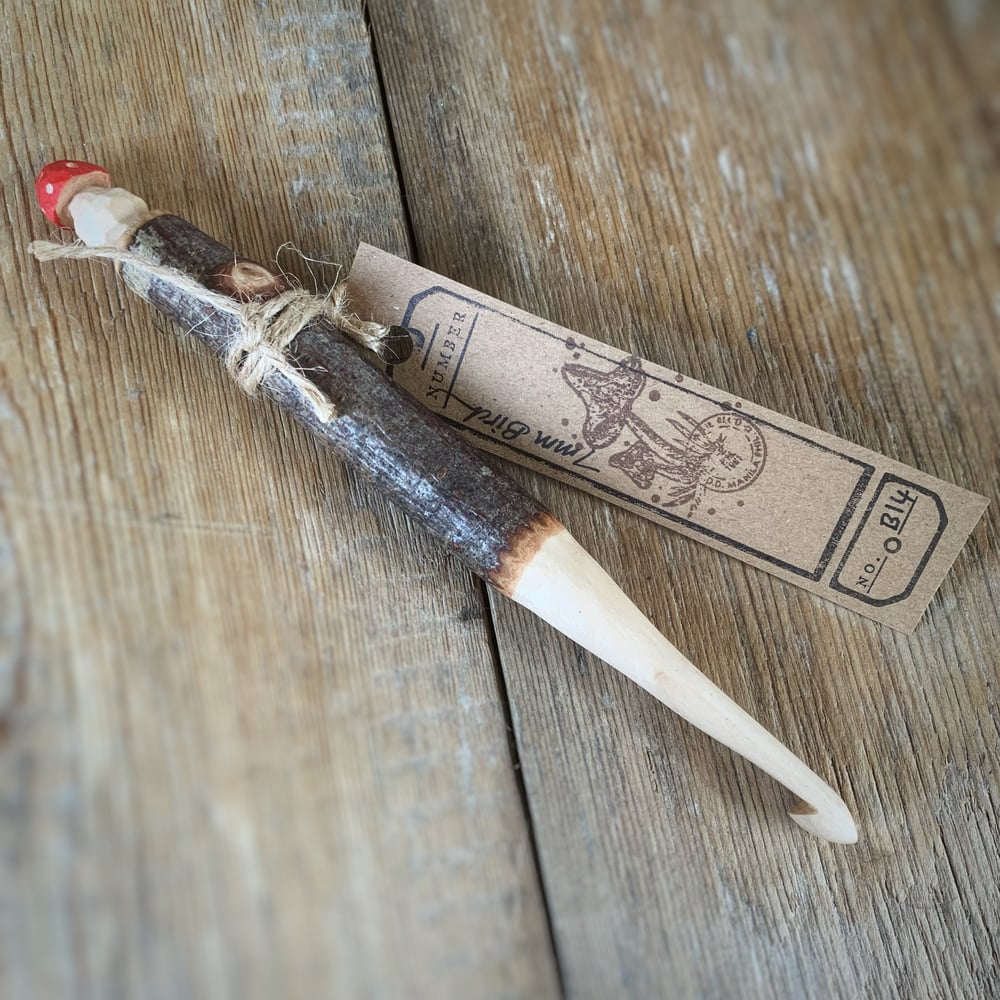 Image of 7mm hand carved crochet hook (B14)