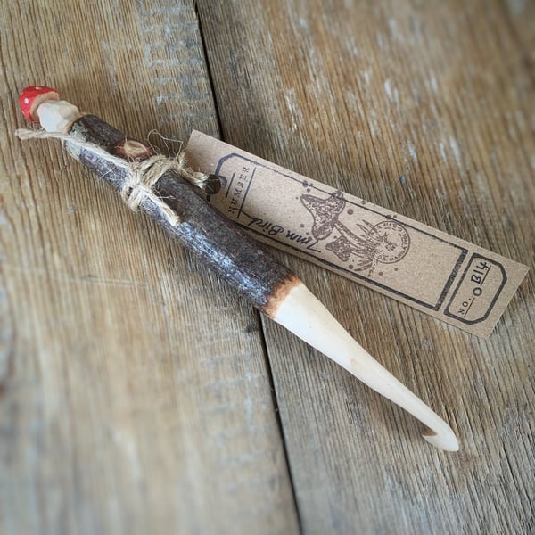 Image of 7mm hand carved crochet hook (B14)