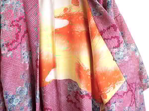 Image of Kort kimono dame af bourgonerød silke m. blommeblomster