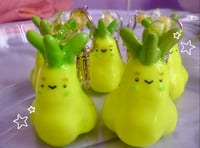 Image 4 of Leafy keychain