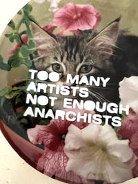 Image 2 of Assiette TOO MANY ARTISTS…